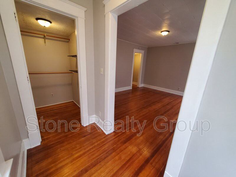 704 1/2 S Center St - Photo 5 of 9