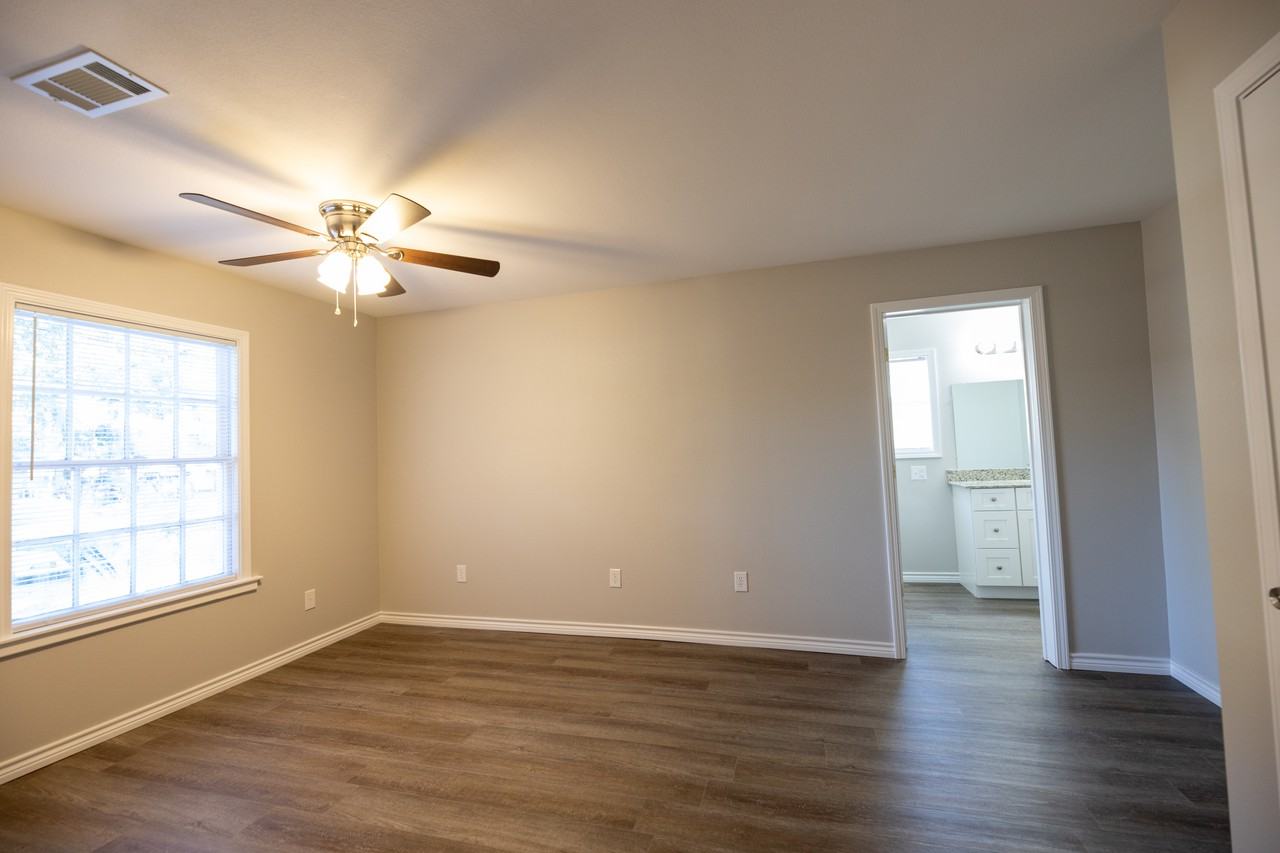 1716 7th St - Photo 2 of 10