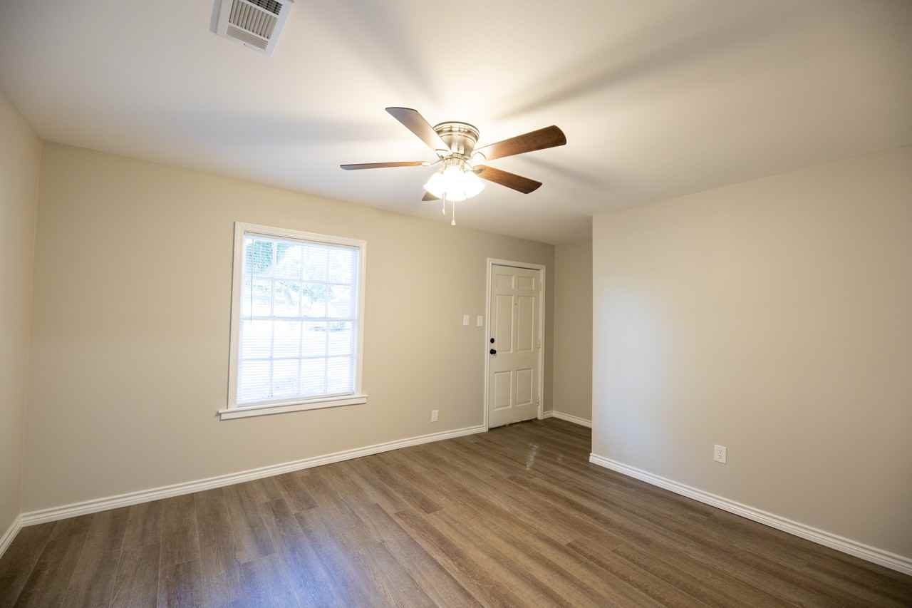 1716 7th St - Photo 3 of 10