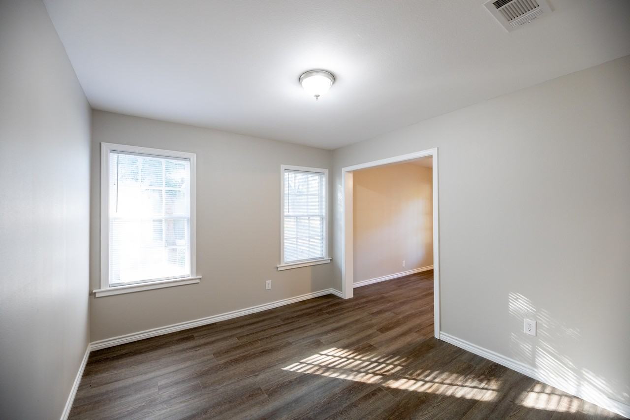 1716 7th St - Photo 4 of 10