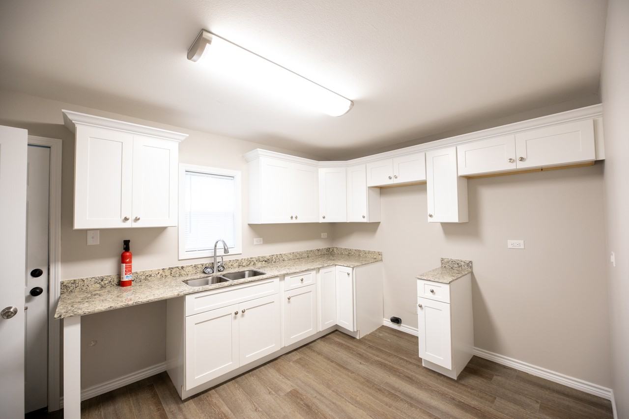 1716 7th St - Photo 6 of 10