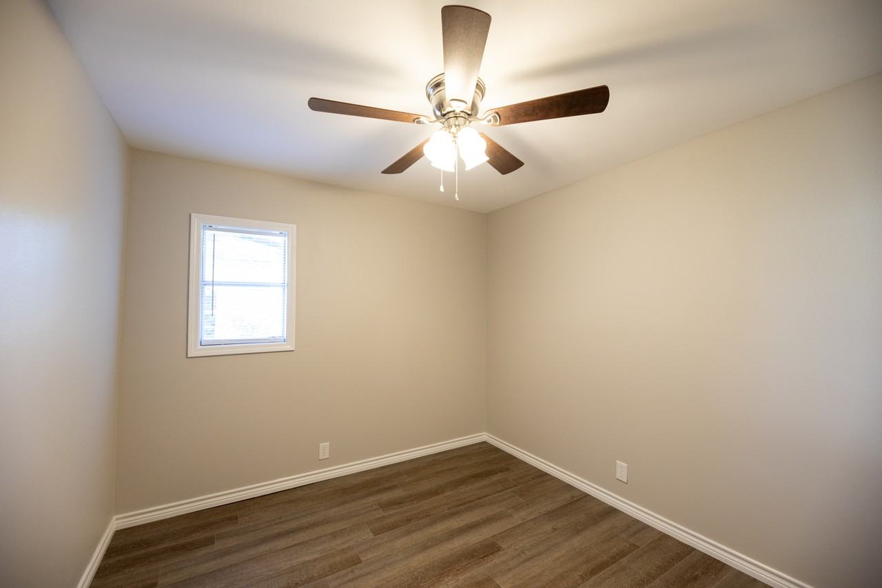 1716 7th St - Photo 7 of 10