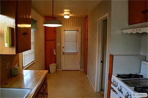 6641 Dashwood St - Photo 2 of 10