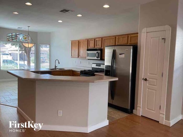 11622 W Monroe St - Photo 3 of 12
