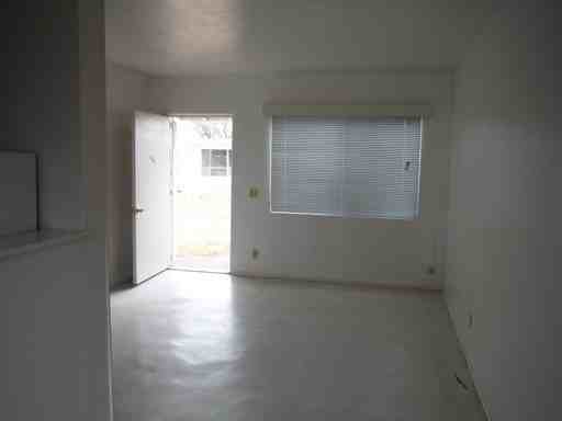 2060 E 10th St - Photo 3 of 6