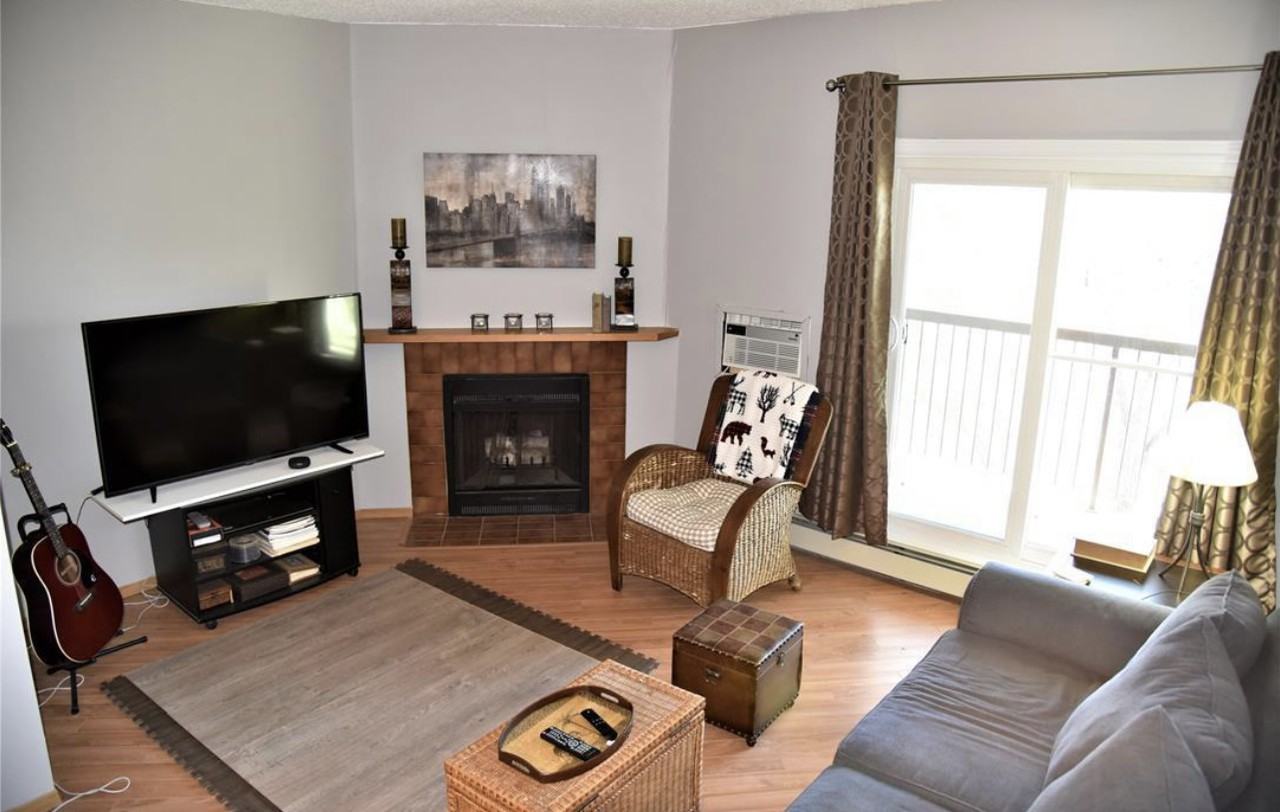 1048 Bairdmore Boulevard - Photo 3 of 11