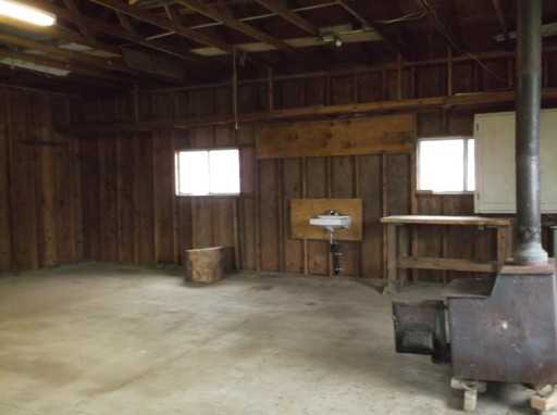 239 NE Ash St - Photo 3 of 3