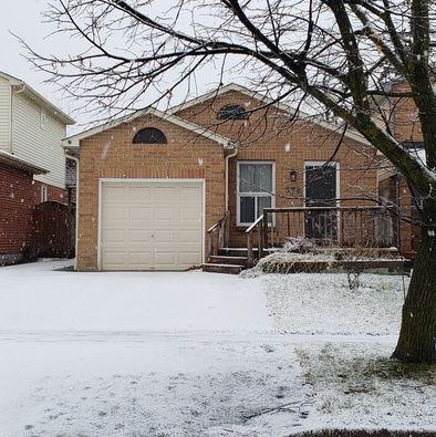 372 Woodlawn Crescent Main Level - Photo 2 of 21