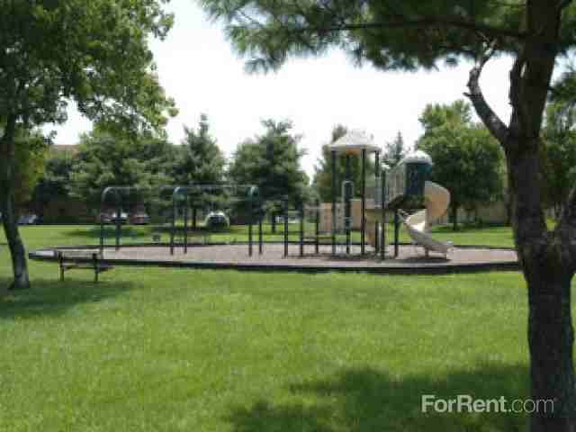 Hartland Village Apts - Photo 3 of 7