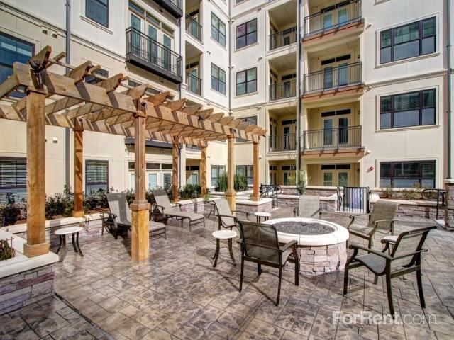 Berkshire Cameron Village - Photo 3 of 11