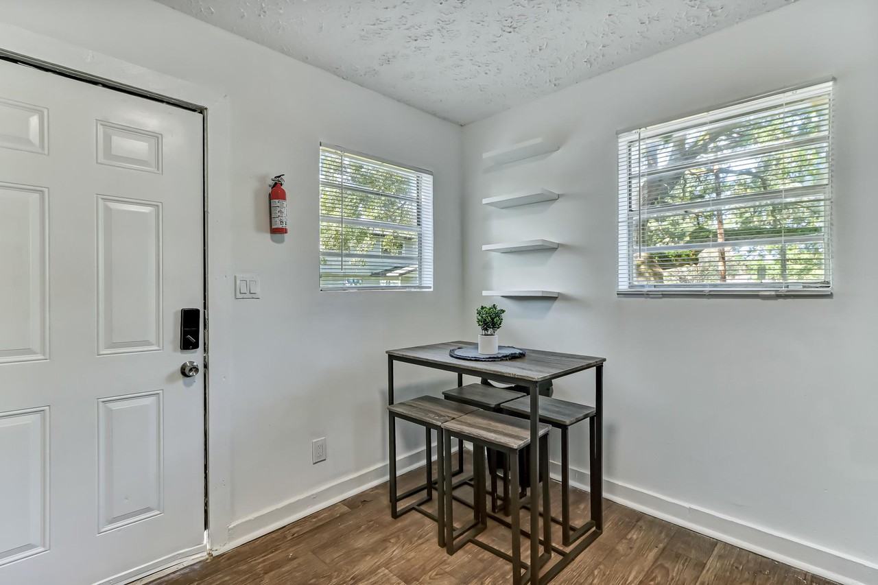 Benedict Rd - Photo 7 of 9