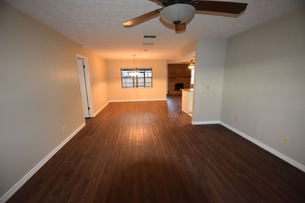 636 Timber Pond Dr - Photo 3 of 17