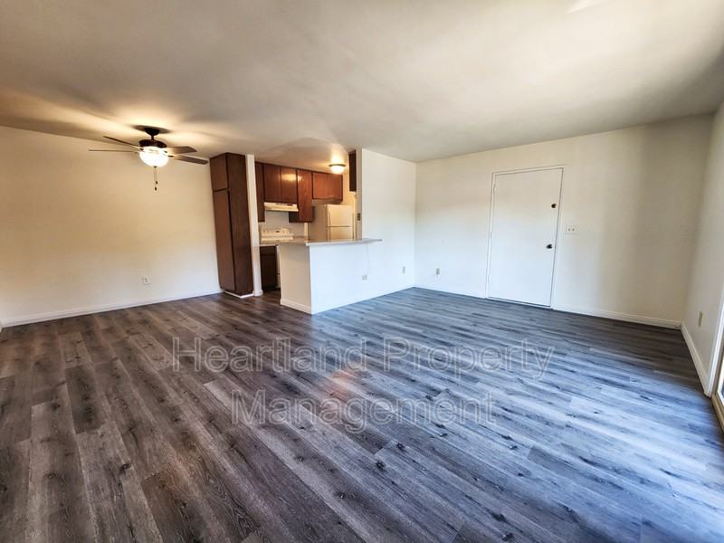 6462 Bell Bluff Ave - Photo 3 of 11