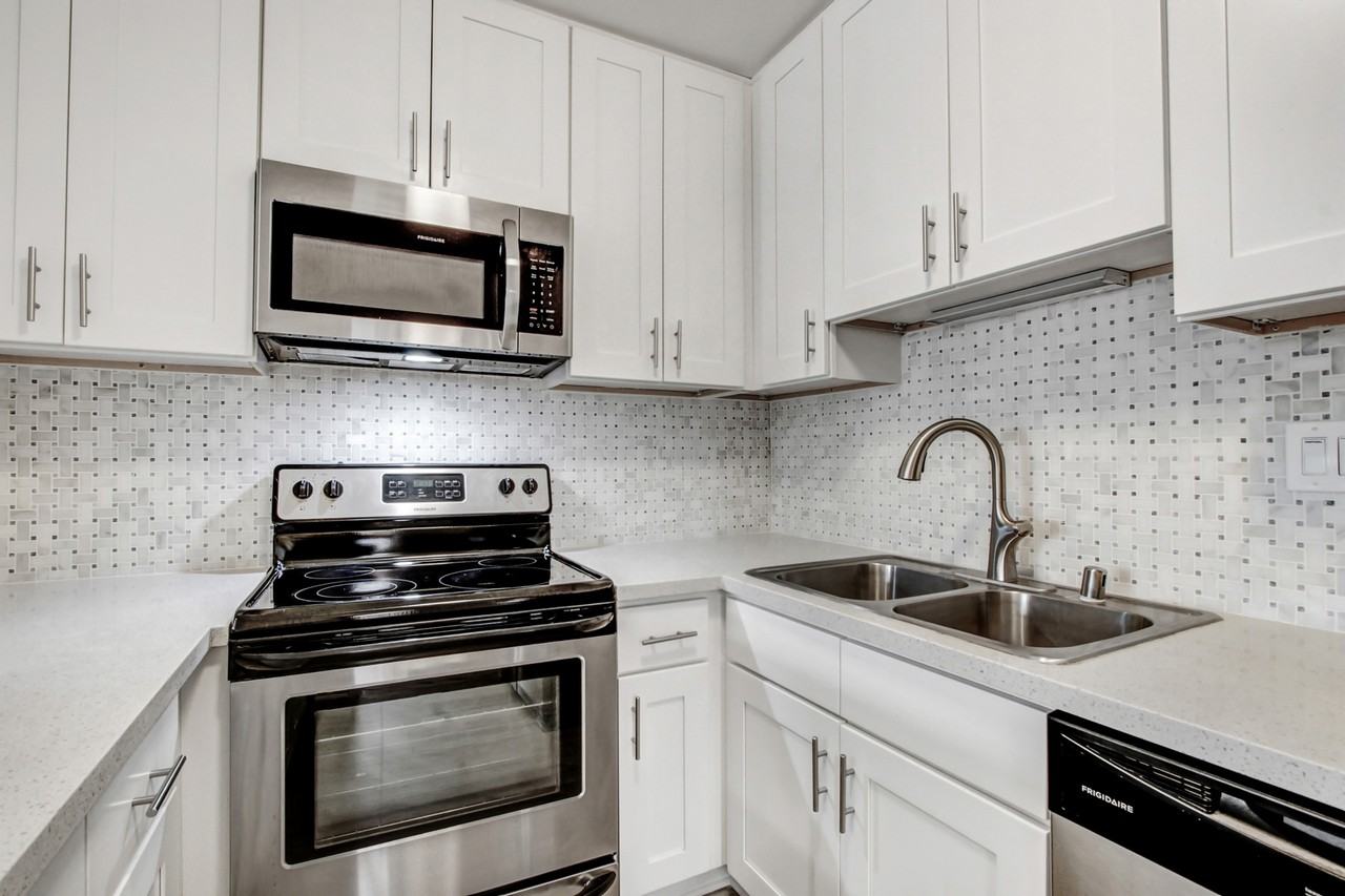 Montana Avenue - Photo 7 of 126