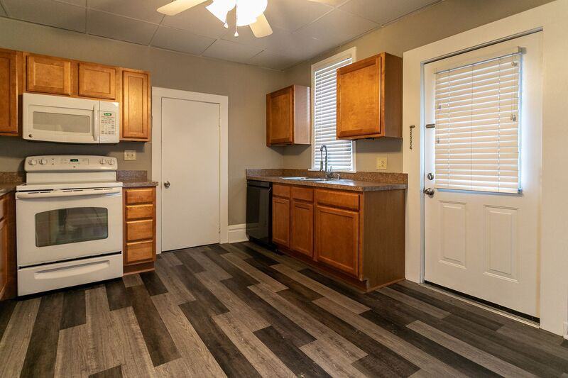 1512 Indianola Ave - Photo 2 of 22