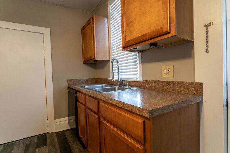 1512 Indianola Ave - Photo 5 of 22