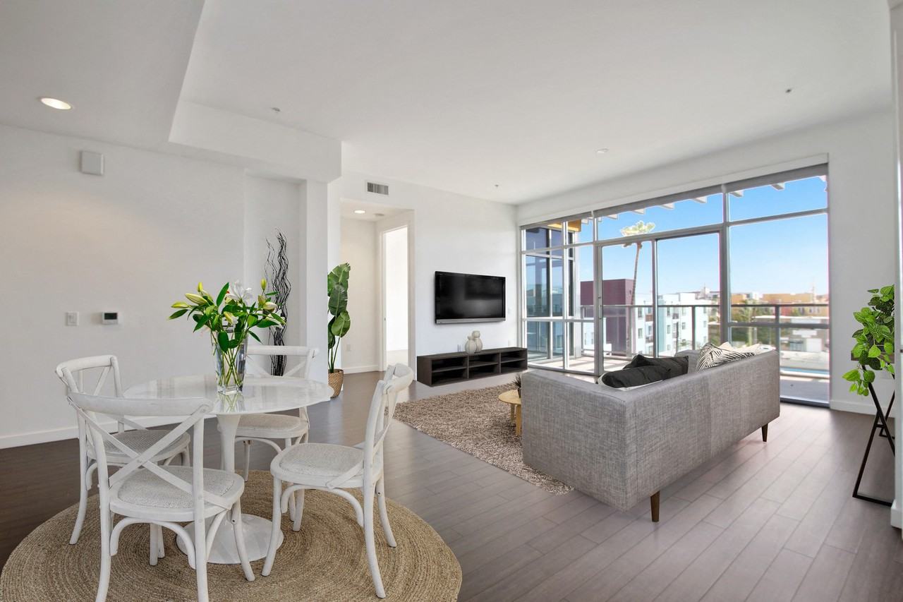 Landmark Chase - Photo 4 of 10