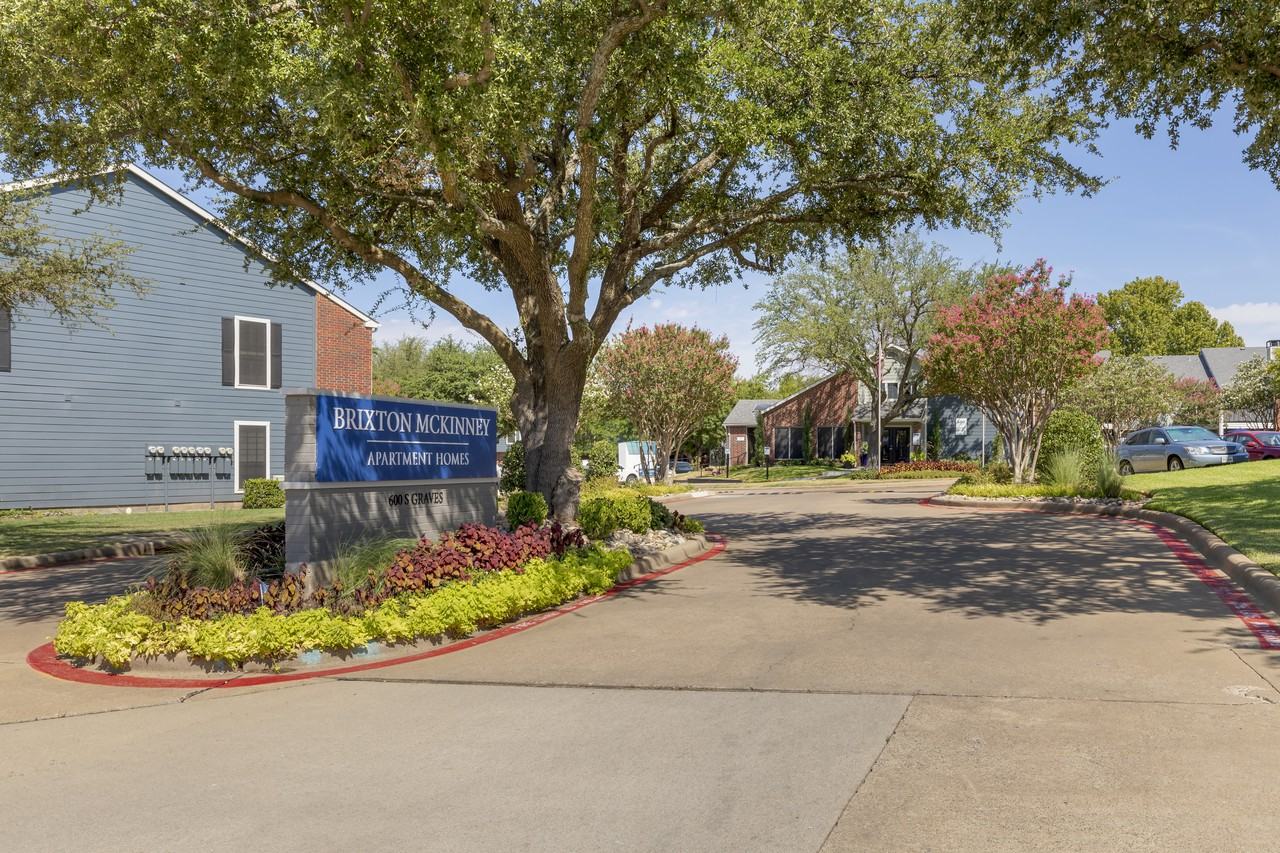 Brixton McKinney Apartments - Photo 7 of 30