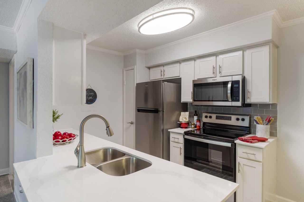 Brixton McKinney Apartments - Photo 2 of 30