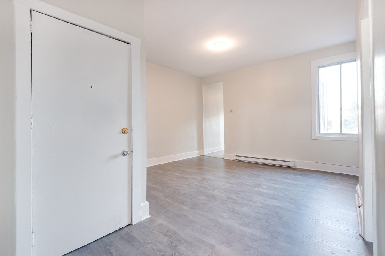 554 4e Avenue - Photo 2 of 15