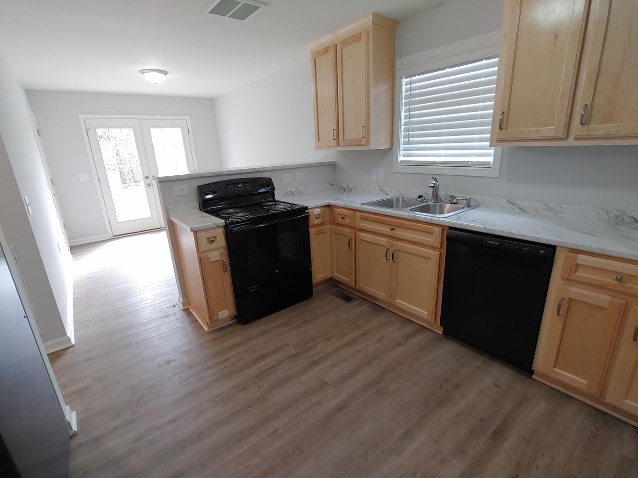 410 E 12th St #1 - Photo 4 of 22