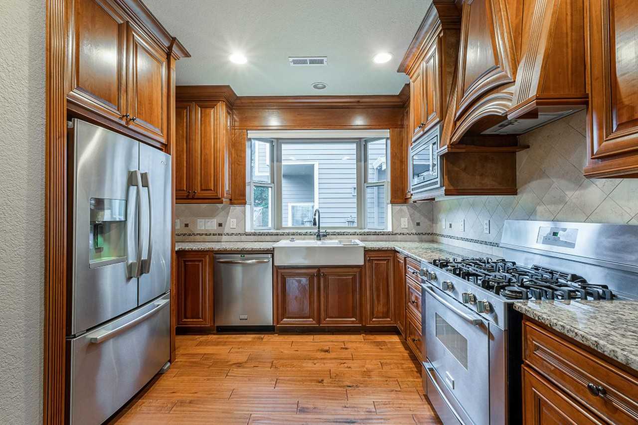 Custom Alberta Arts home walkable to top eateries & bars - Photo 2 of 20