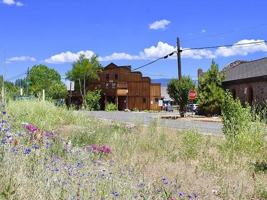 featured image of 10551 Jibboom St