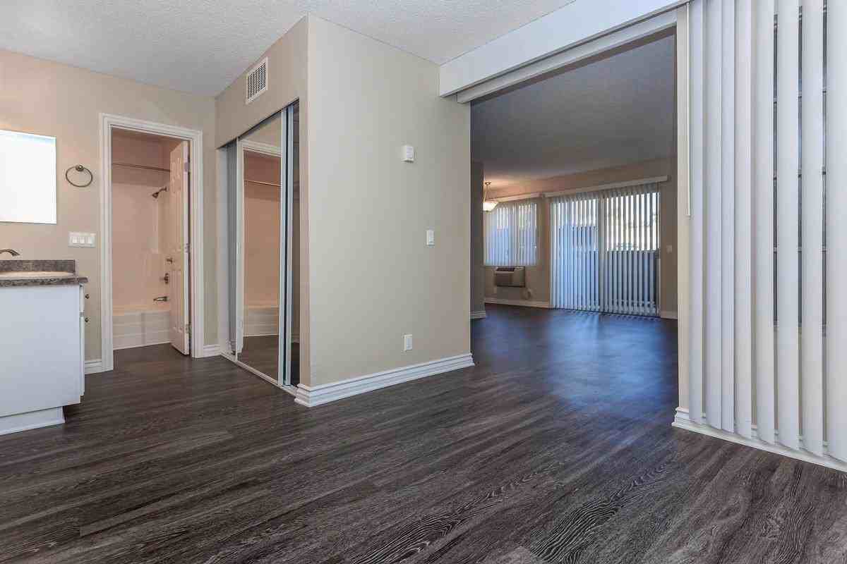 1717 E Birch St - Photo 3 of 11