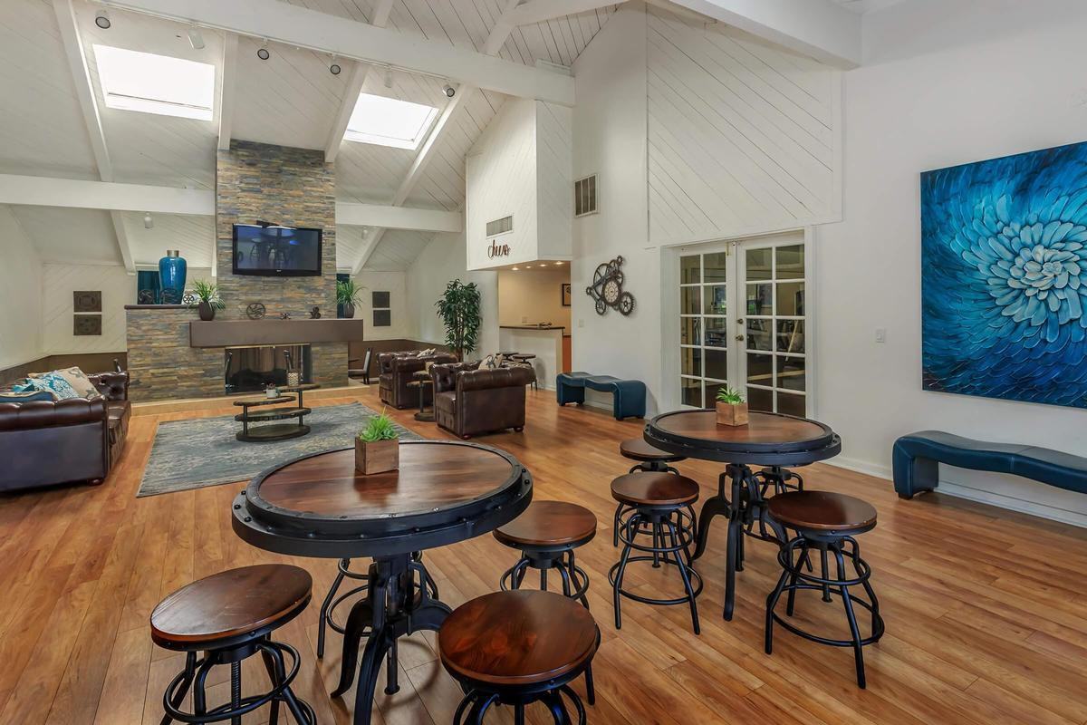 1717 E Birch St - Photo 2 of 6