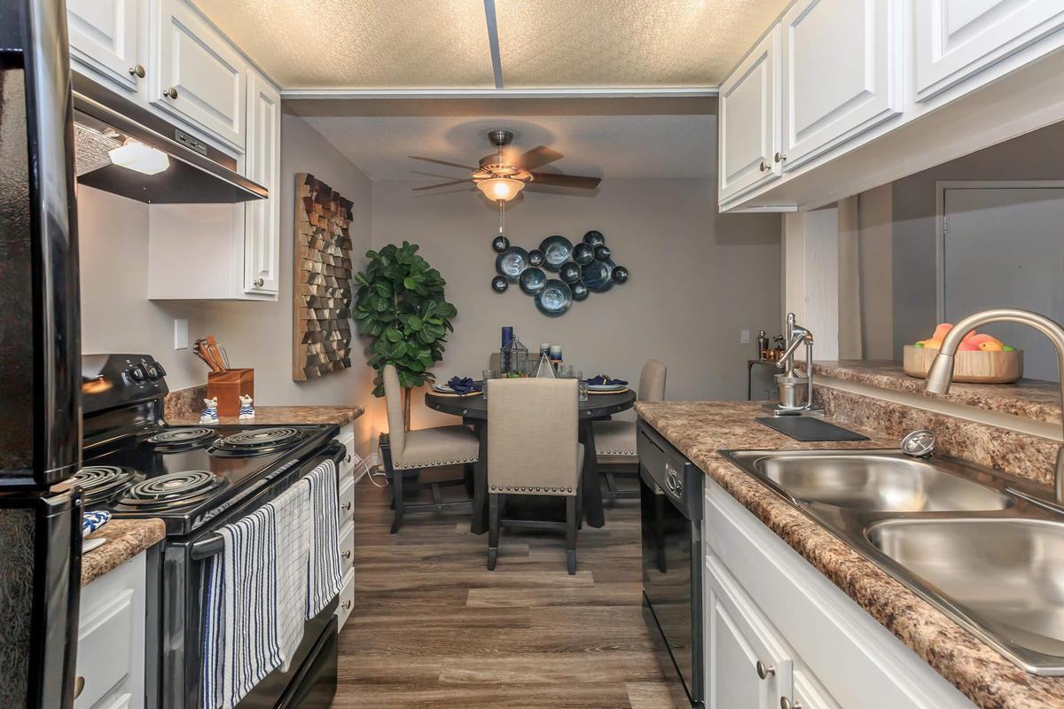 1717 E Birch St - Photo 3 of 12