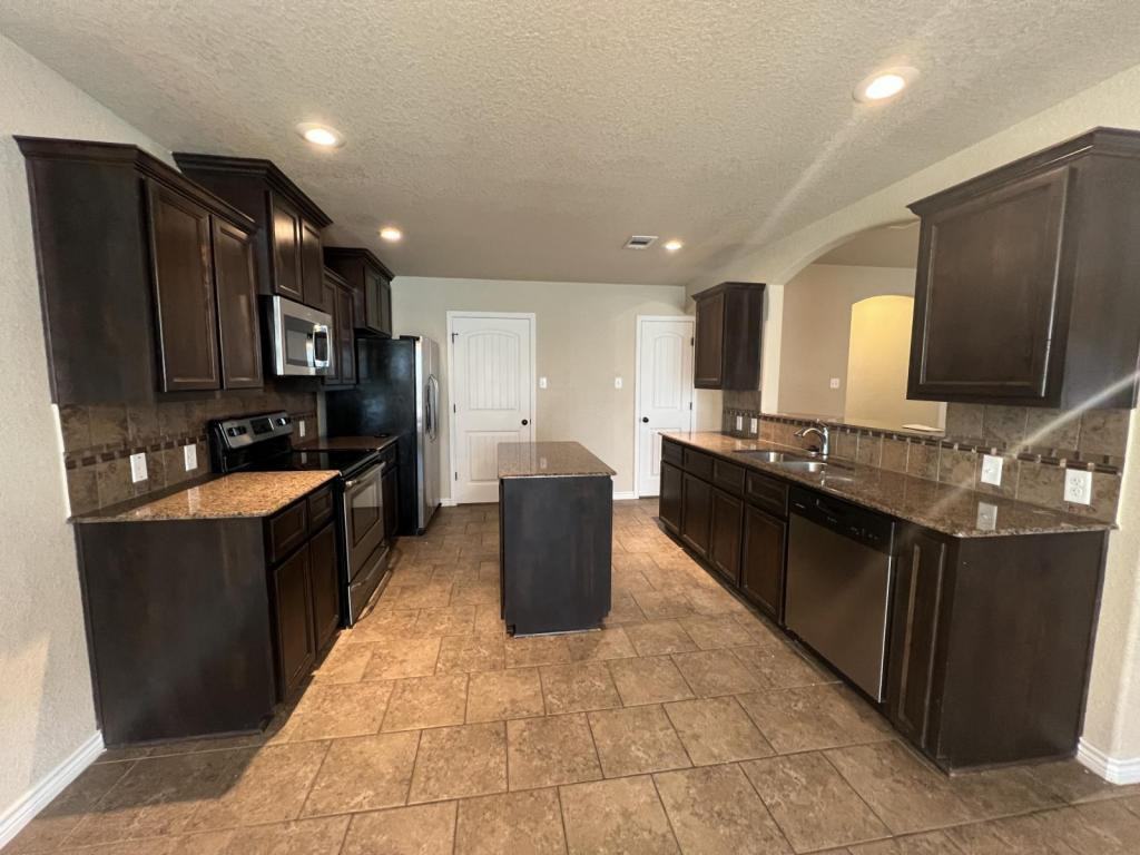 3906 Anvil Range Rd - Photo 4 of 29