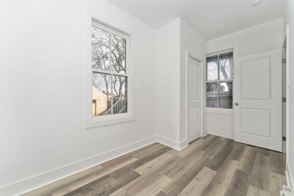 111 E 7th St - Photo 4 of 27