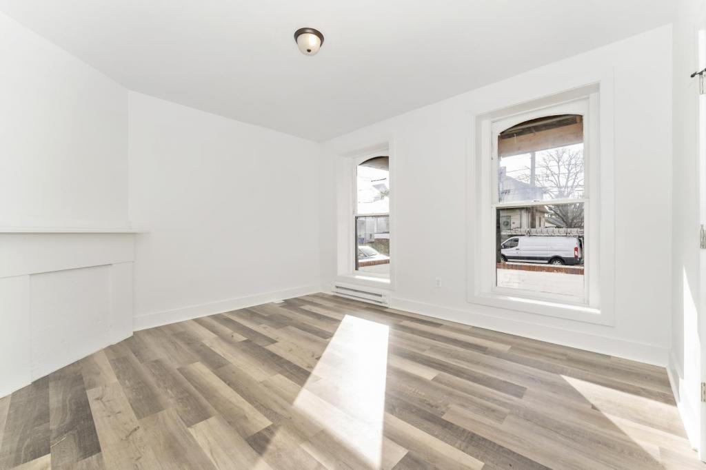 111 E 7th St - Photo 2 of 27