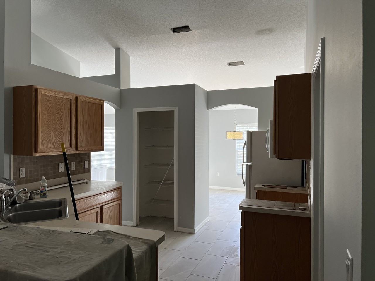 1330 Clovis Ln - Photo 3 of 8