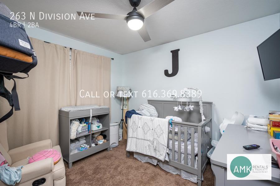 263 N Division Ave - Photo 2 of 21