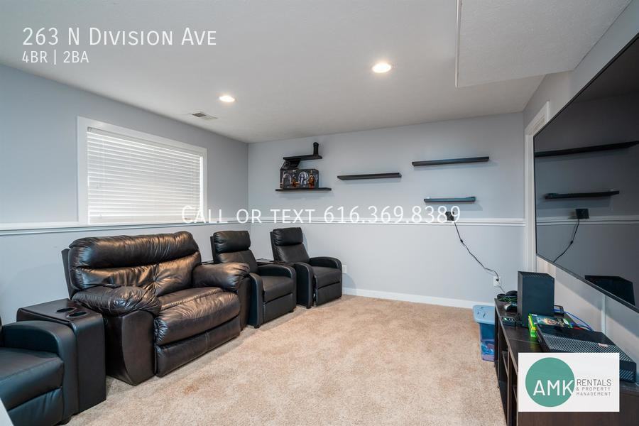 263 N Division Ave - Photo 3 of 21