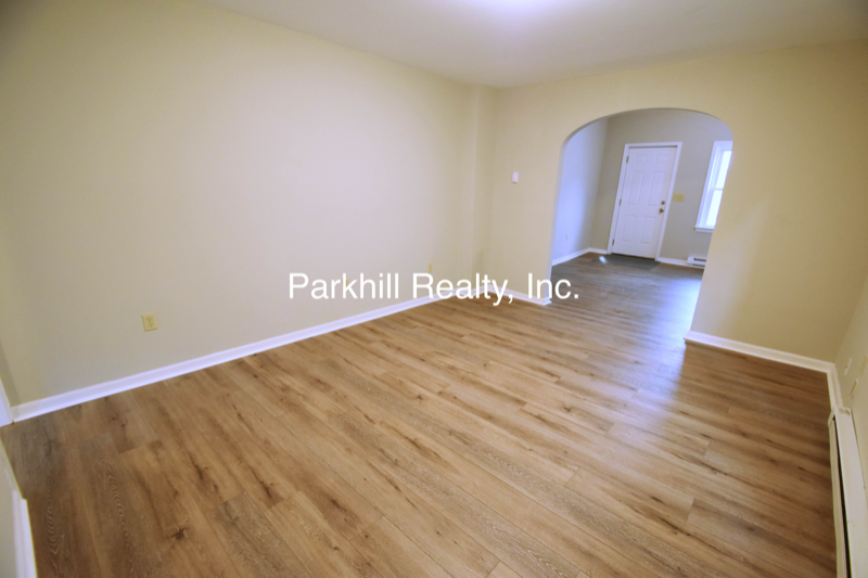 426 S Main St - Photo 4 of 10