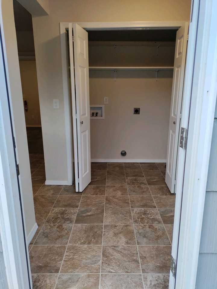 1221 W Franklin St #1221 - Photo 5 of 9