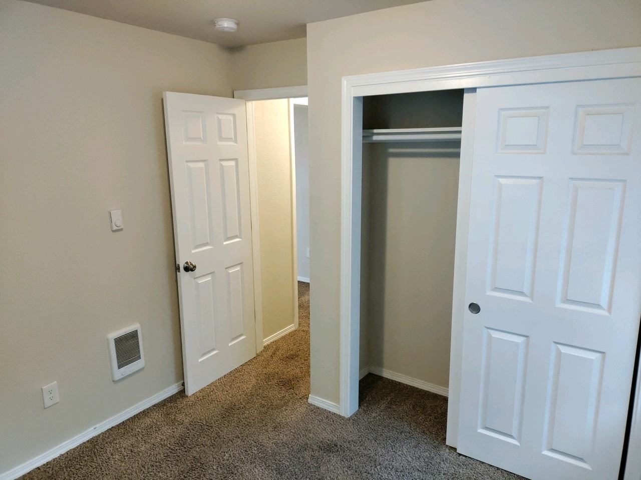 1221 W Franklin St #1221 - Photo 7 of 9