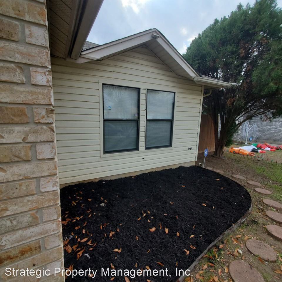 7810 Van Ness - Photo 3 of 24