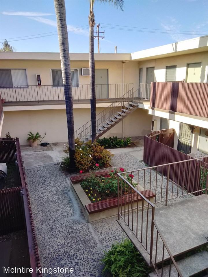 STUNNING APARTMENT IN A GREAT LOCATION! PARKING INCLUDED, A/C - Photo 3 of 15