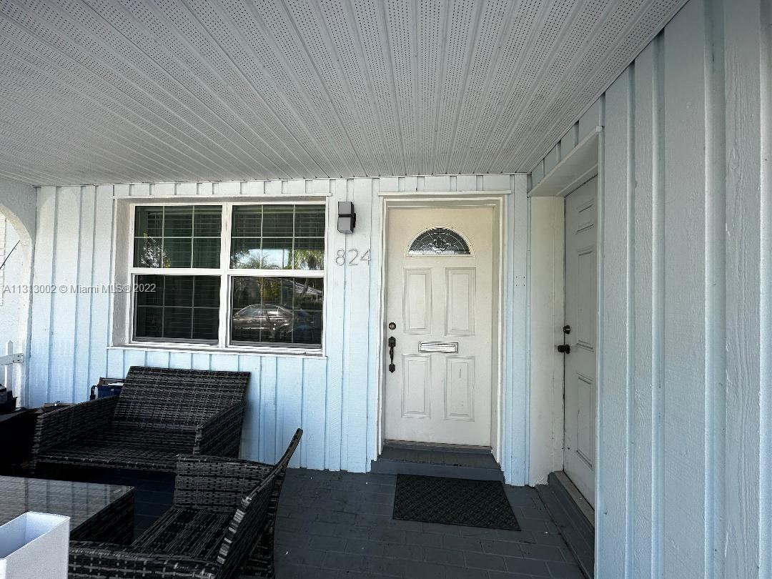 824 Ne 4th St - Photo 2 of 8