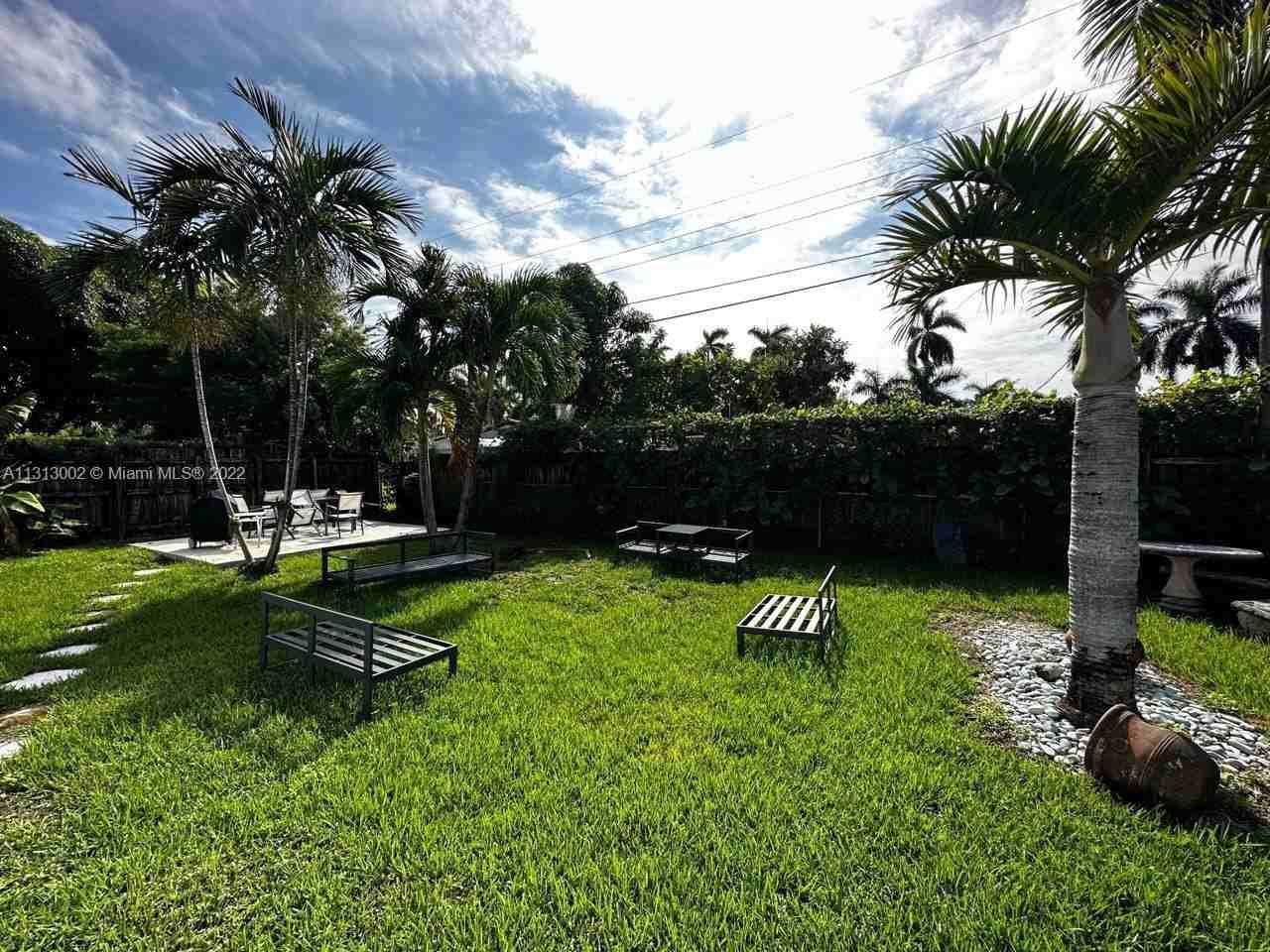 824 Ne 4th St - Photo 3 of 8