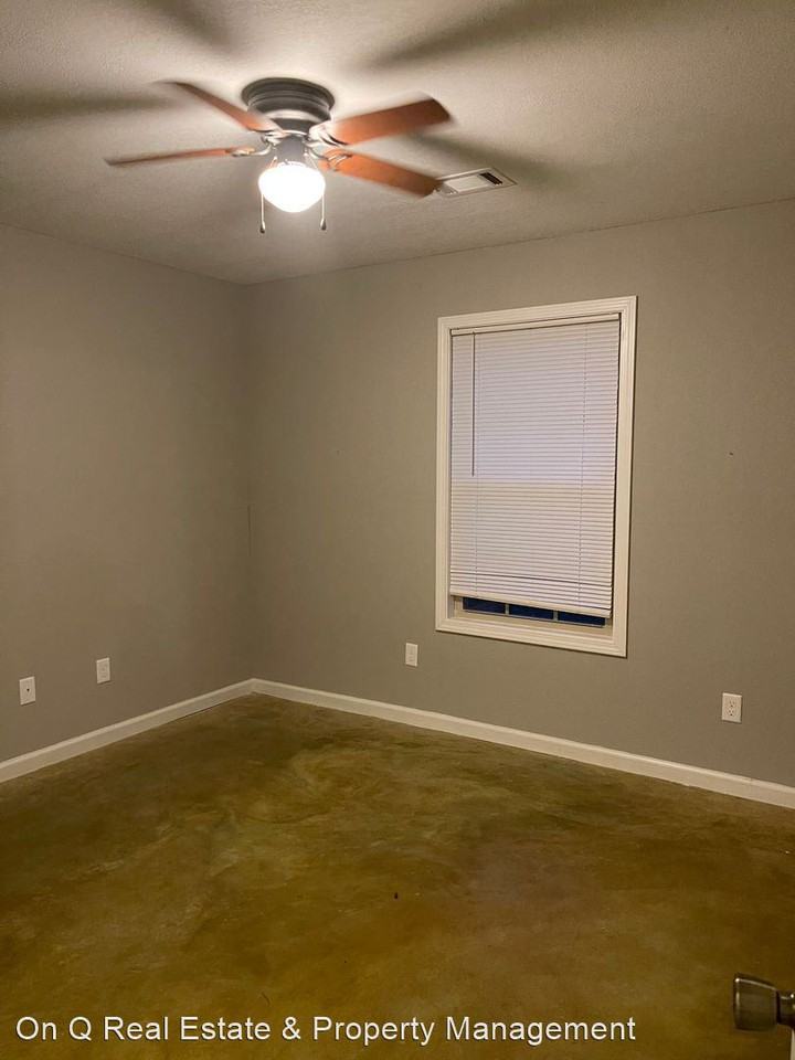 901 S.E. 3rd St. - Photo 2 of 8