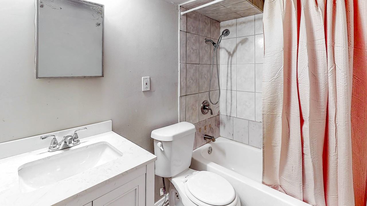 Camelot Pkwy - Photo 4 of 16