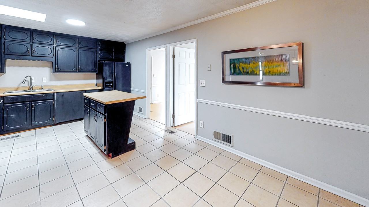 Camelot Pkwy - Photo 3 of 12