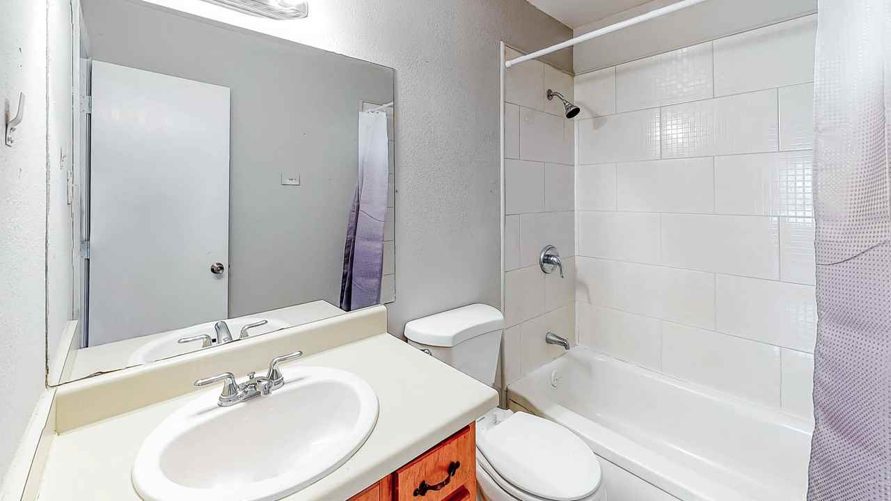 Camelot Pkwy - Photo 3 of 16