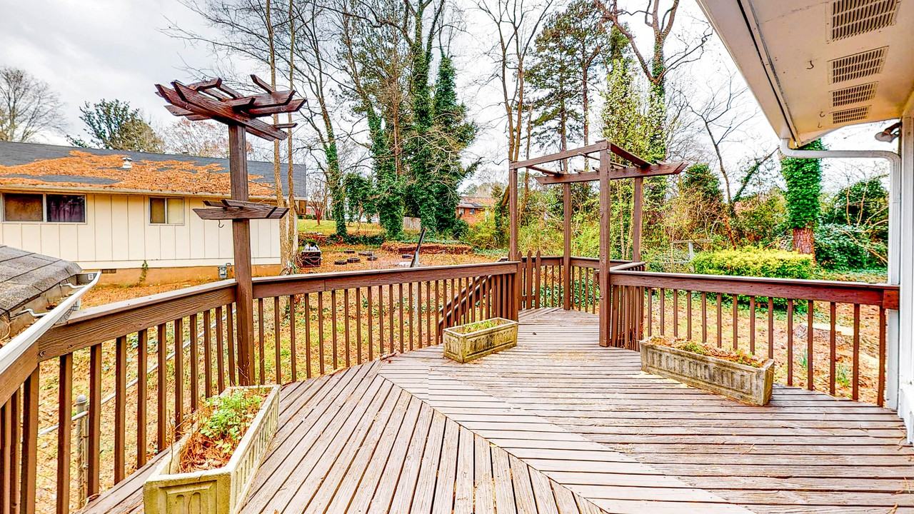 Camelot Pkwy - Photo 7 of 16