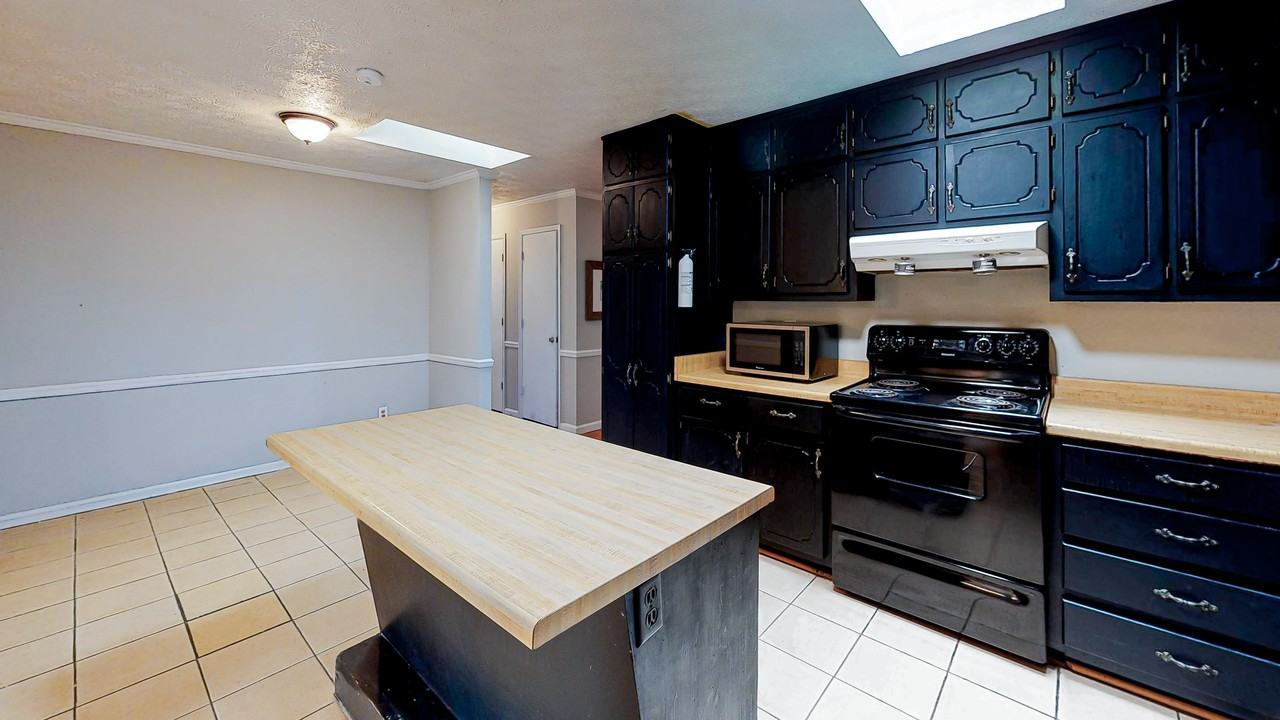 Camelot Pkwy - Photo 6 of 16