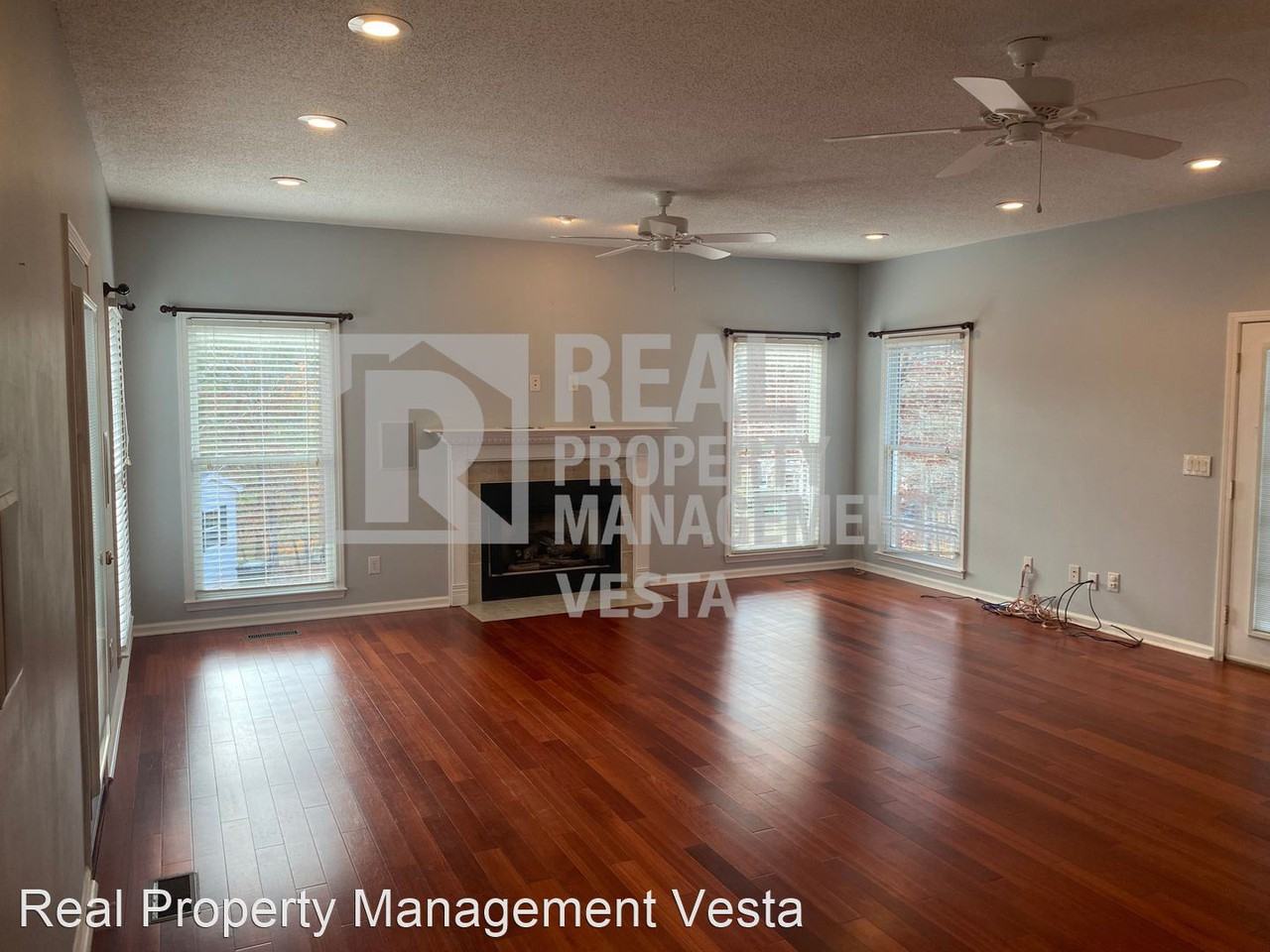 115 Lakeridge Ln - Photo 3 of 27